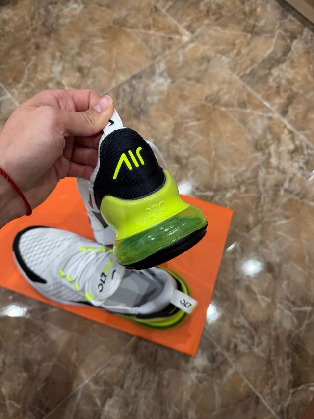 Zapatillas Nike Air Max 270 - Blancas y Negras