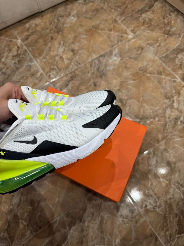 Zapatillas Nike Air Max 270 - Blancas y Negras