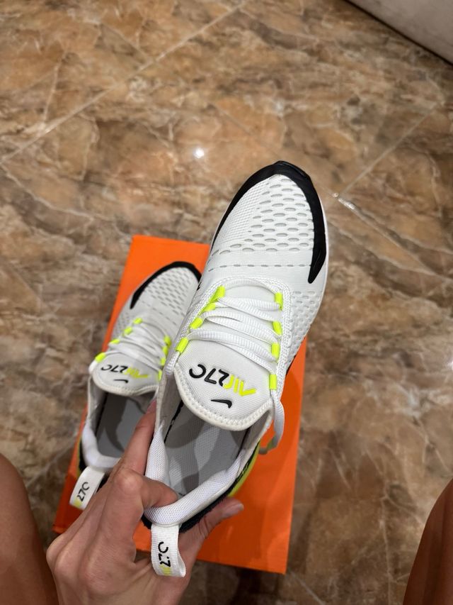Zapatillas Nike Air Max 270 - Blancas y Negras