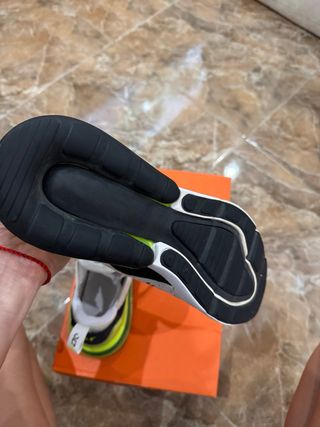 Zapatillas Nike Air Max 270 - Blancas y Negras