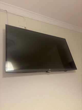 TV LG Negro - Pantalla impecable