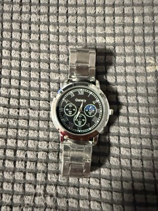 Reloj plateado 
