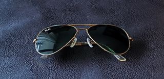 Gafas de sol doradas