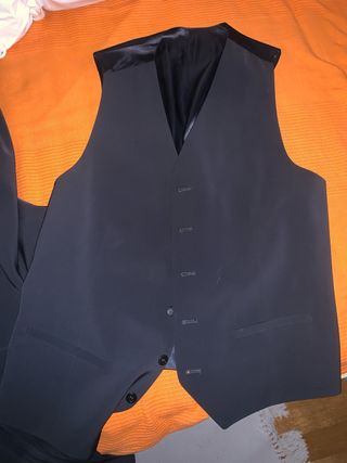 Traje gris hombre talla L
2 chlalecos y corbata 