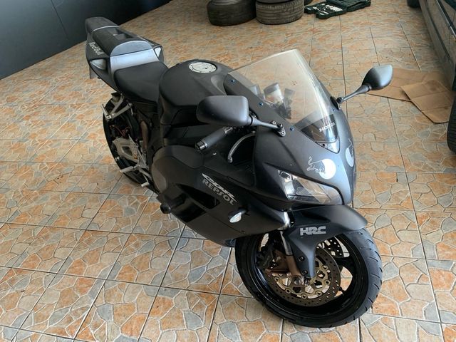 Honda CBR 1000RR 2004 - matrícula española
