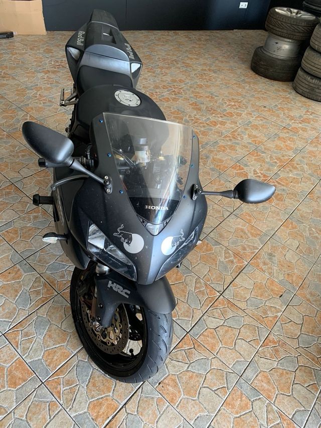 Honda CBR 1000RR 2004 - matrícula española