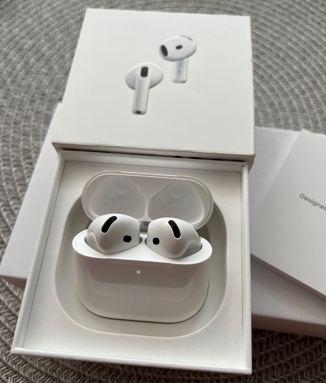 Airpods 4 Apple con cancelación activa de ruido