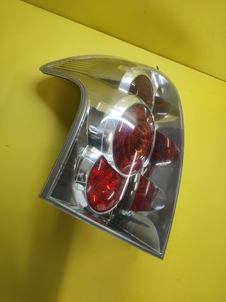 PILOTO TRASERO IZQUIERDO TOYOTA COROLLA VERSO