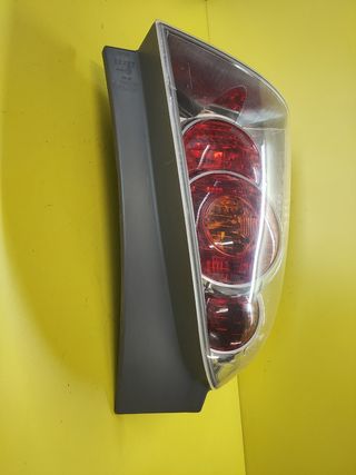 PILOTO TRASERO IZQUIERDO TOYOTA COROLLA VERSO