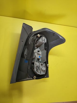 PILOTO TRASERO IZQUIERDO TOYOTA COROLLA VERSO