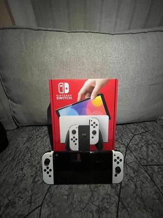 Nintendo Switch OLED bianco: impeccabile