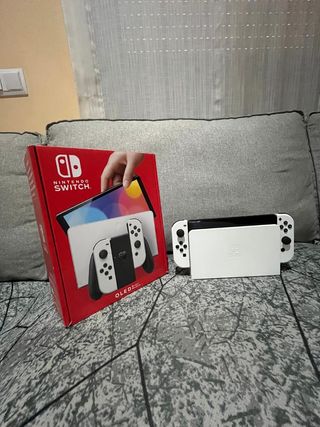 Nintendo Switch OLED bianco: impeccabile