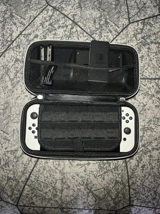 Nintendo Switch OLED bianco: impeccabile