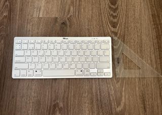 Wireless Bluetooth keyboard