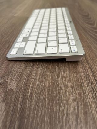 Wireless Bluetooth keyboard