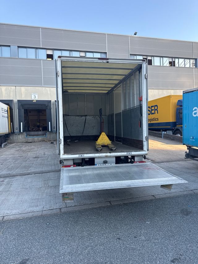 camion con tranpilla perfecro para mudanzas