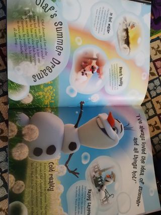 Disney Frozen the Essential Guide