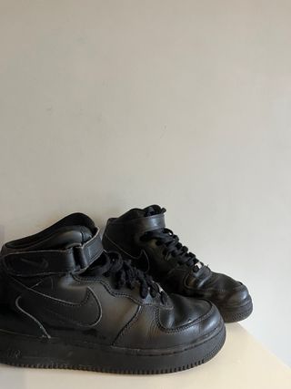 NIKE AIR FORCE ONE NEGRAS ALTAS