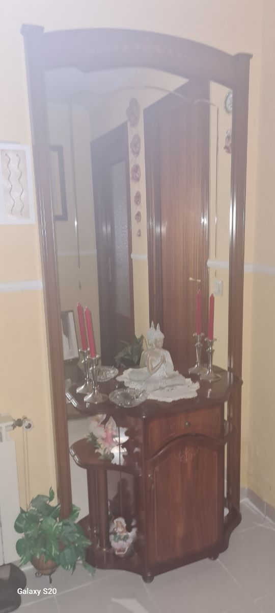 Mueble recibidor madera marrón