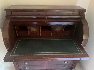 Escritorio antiguo de madera