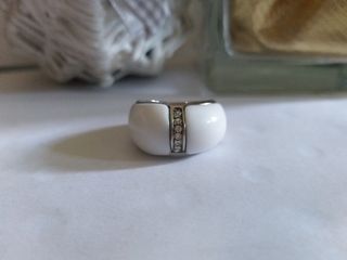 Anello pietra bianca sintetica cristalli
