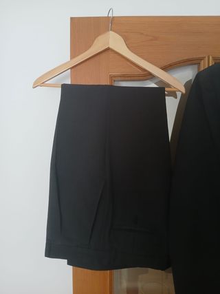 Traje gris oscuro hombre