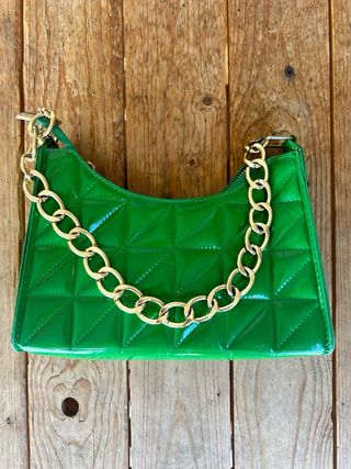 Bolso de hombro verde acolchado