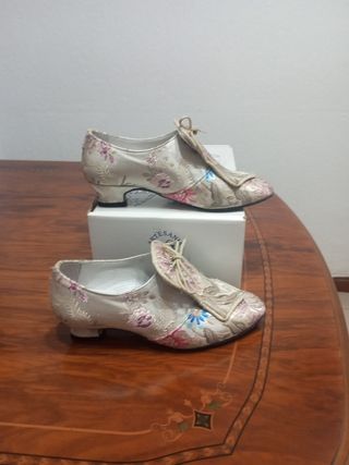 Zapatos fallera niña, de Ani y keti - beige