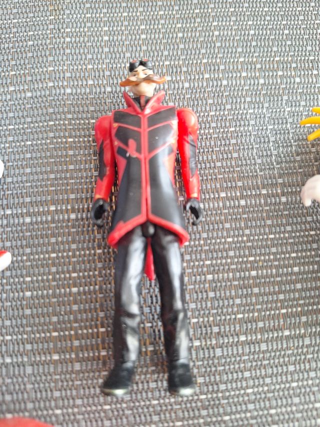 5 Figuras Sonic. Sonic roto