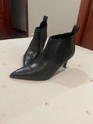 Botines negros tacón aguja