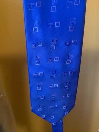 Corbata en tonis morados y azul eléctrico