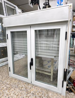 Ventana abatible de aluminio de 113 x 118m
