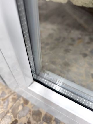 Ventana abatible de aluminio de 113 x 118m