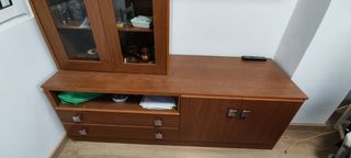 Mueble madera con vitrina - Marrón