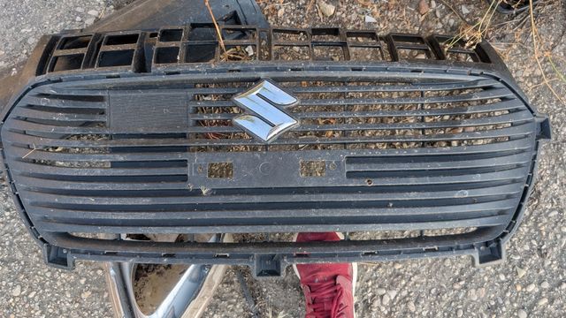 Calandra Suzuki - Rejilla frontal