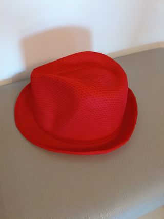 Cappello rosso nuovo

