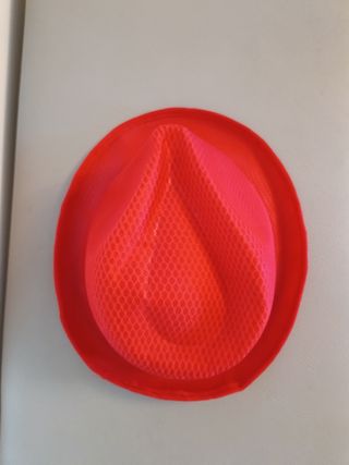 Cappello rosso nuovo
