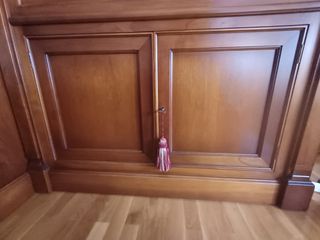 Mueble salón madera cerezo.