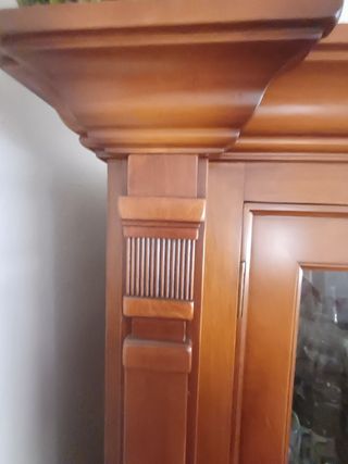 Mueble salón madera cerezo.