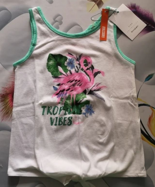 Camiseta de niña talla 5-6 años a estrenar.