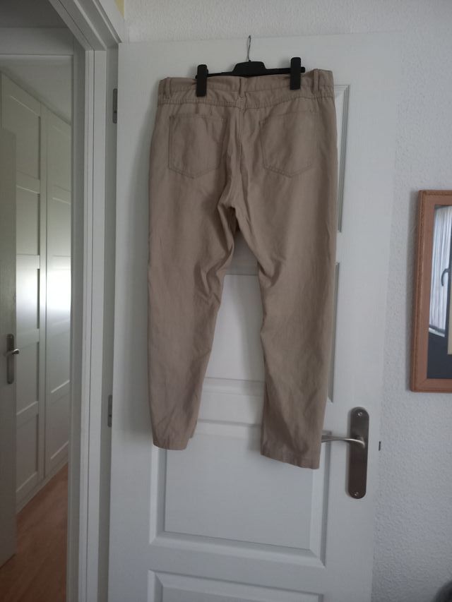Pantalón beige hombre