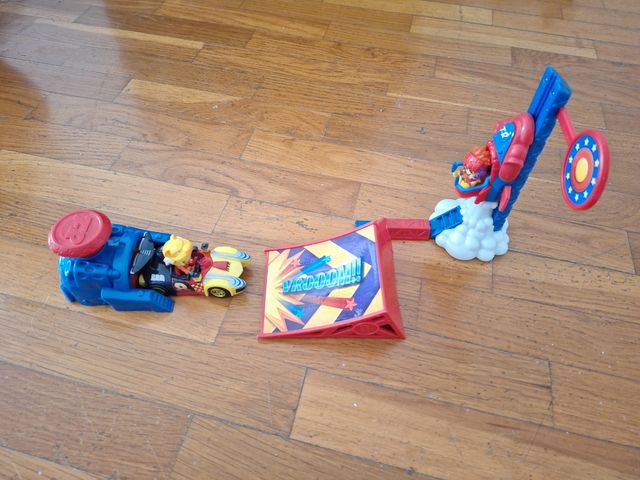 T-Racers Pista de salto y cohete