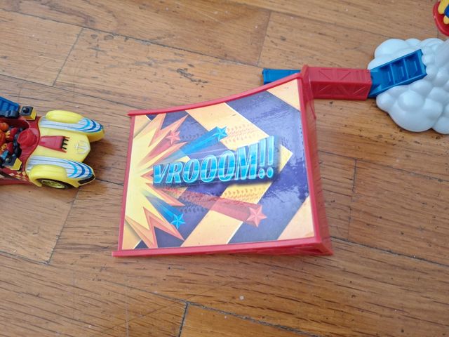 T-Racers Pista de salto y cohete