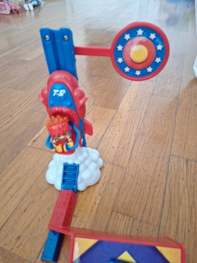 T-Racers Pista de salto y cohete