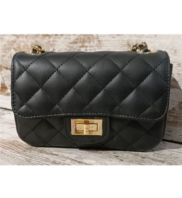 Bolso mediano acolchado piel