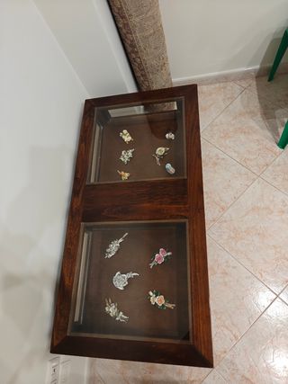 Tavolino in legno con piano in vetro