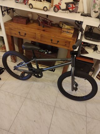 BMX 20" Negra - Poco Uso