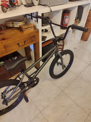 BMX 20" Negra - Poco Uso