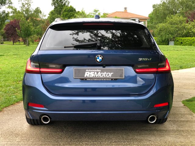 BMW 318dA TOURING G21.