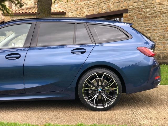 BMW 318dA TOURING G21.